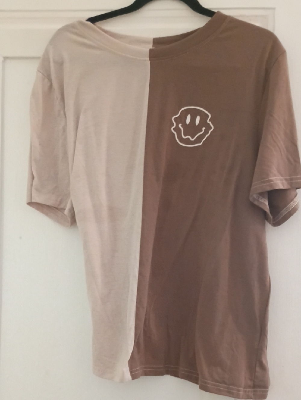 Men's Two-Tone Beige and Brown Short Sleeve Tee with Smiley Graphic